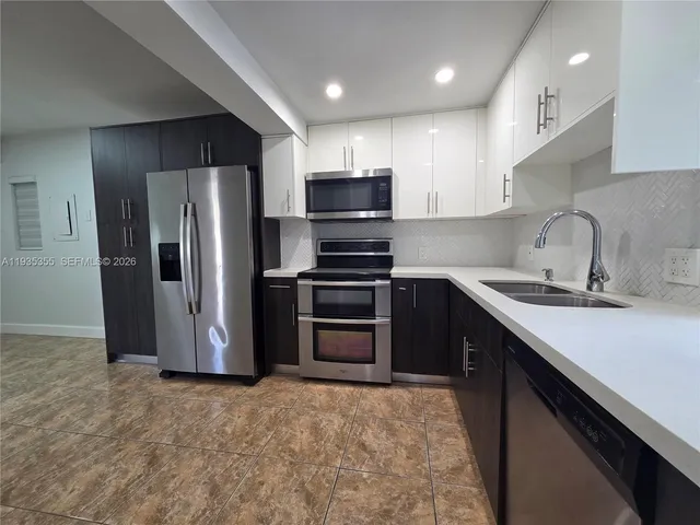 $3,200 | 6240 Southwest 21st Street, Unit 6240, Miami, FL 33155