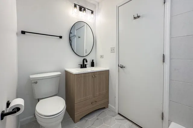 $675,000 | 2106 West Erie Street, Unit 1E, Chicago, IL 60612