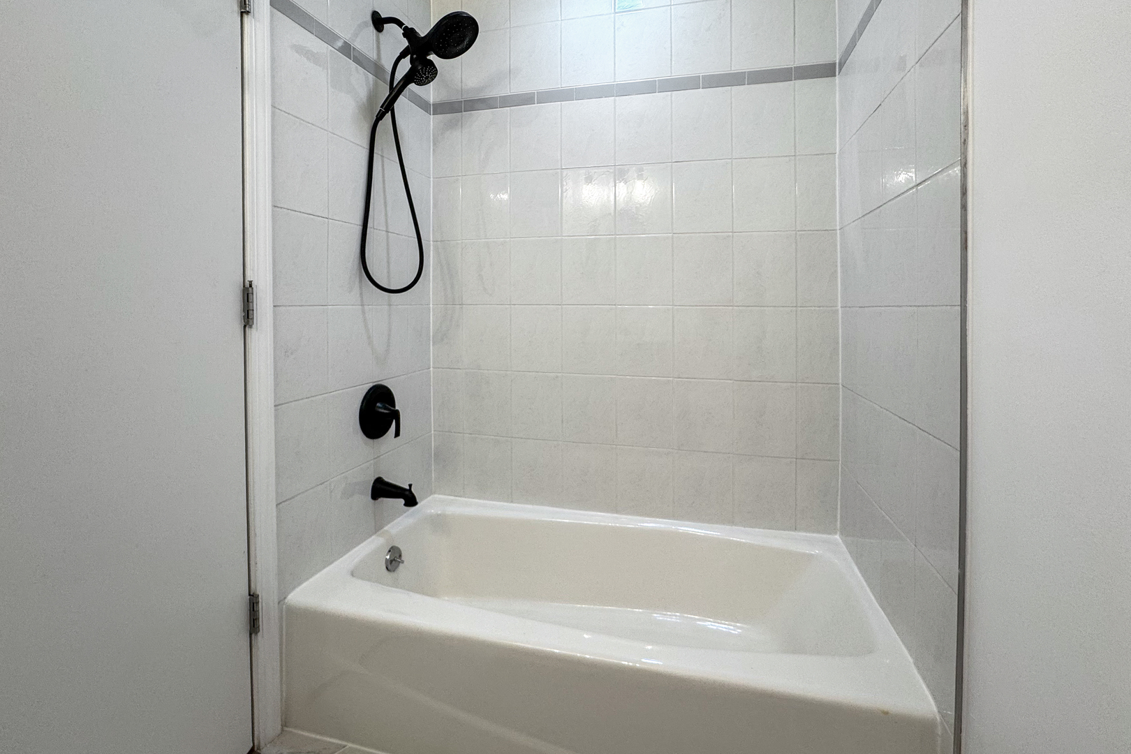 2106 West Erie Street, Unit 1E Chicago, IL 60612 - Photo 14 of 41 a bathroom with a bath tub with a shower