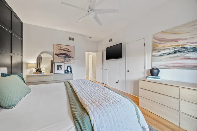 $675,000 | 2106 West Erie Street, Unit 1E, Chicago, IL 60612