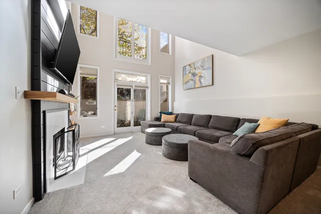 $675,000 | 2106 West Erie Street, Unit 1E, Chicago, IL 60612