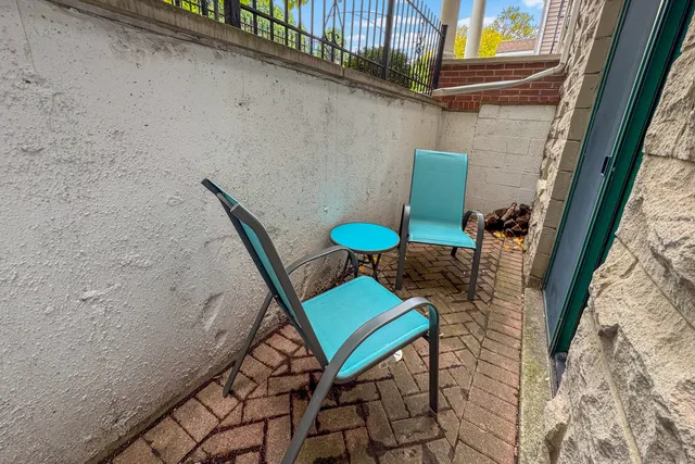 $675,000 | 2106 West Erie Street, Unit 1E, Chicago, IL 60612