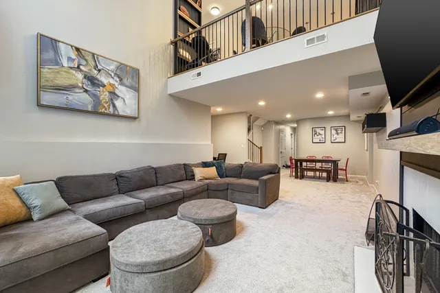 $675,000 | 2106 West Erie Street, Unit 1E, Chicago, IL 60612