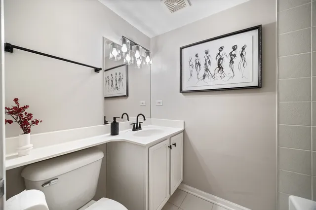 $675,000 | 2106 West Erie Street, Unit 1E, Chicago, IL 60612