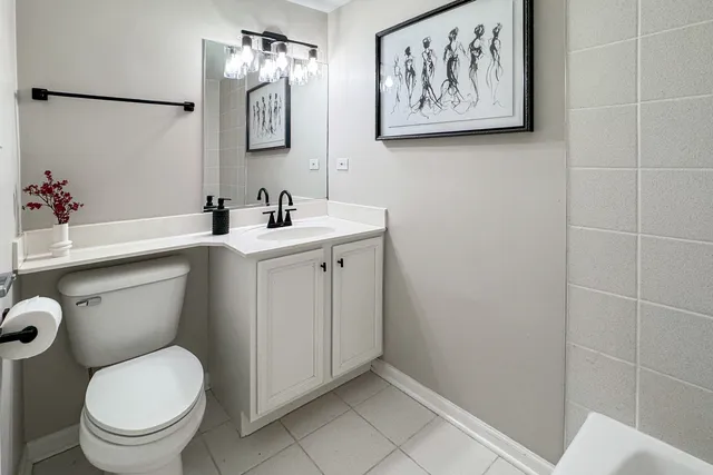 $675,000 | 2106 West Erie Street, Unit 1E, Chicago, IL 60612