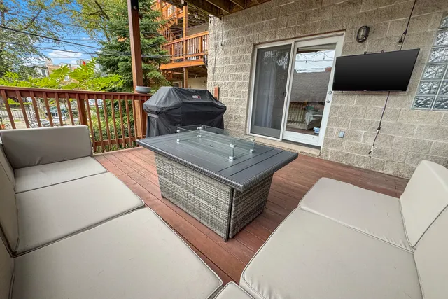 $675,000 | 2106 West Erie Street, Unit 1E, Chicago, IL 60612