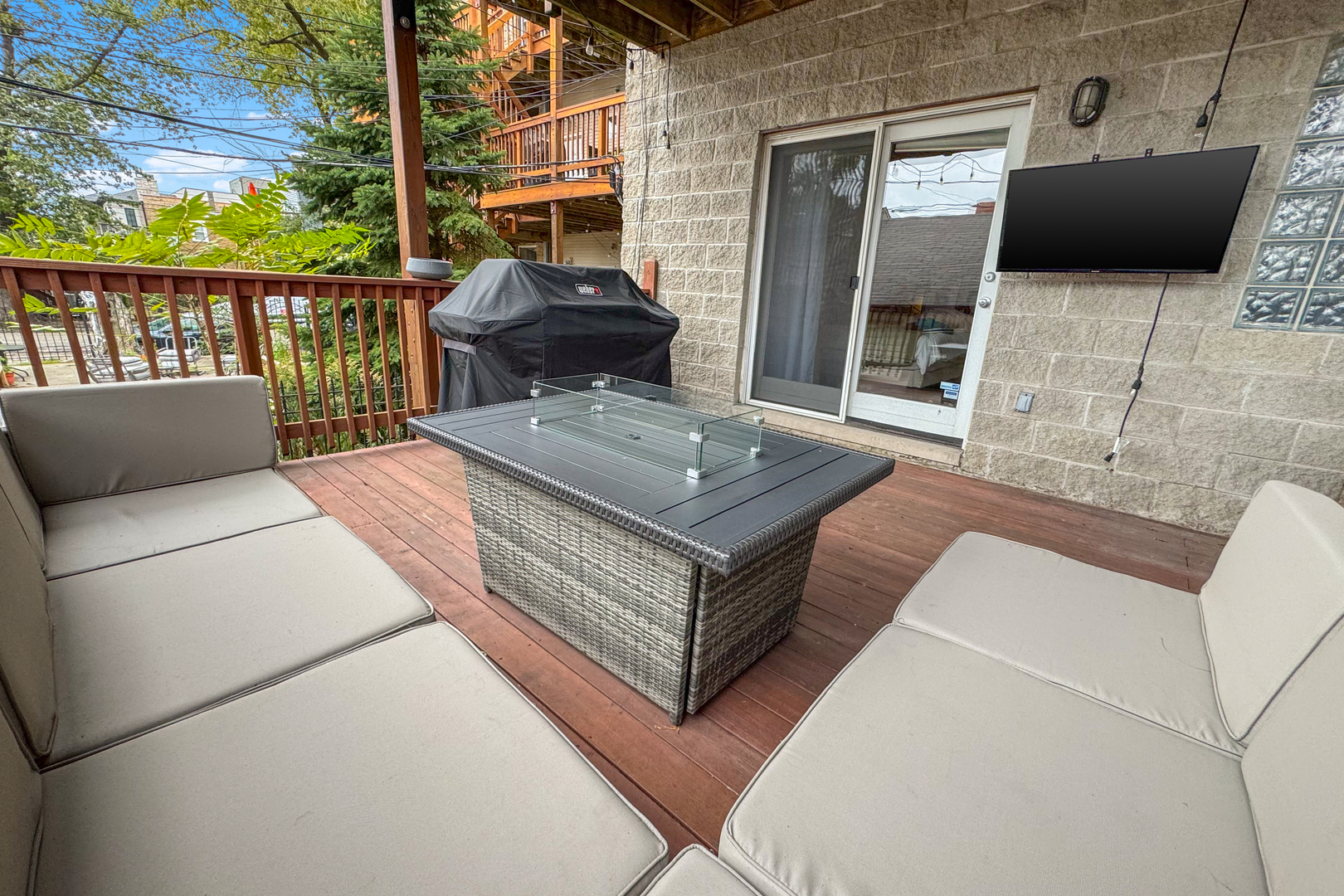 2106 West Erie Street, Unit 1E Chicago, IL 60612 - Photo 36 of 41 a living room with furniture