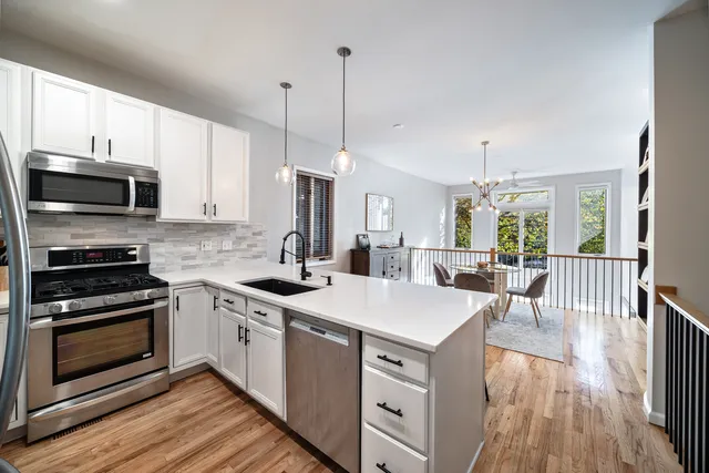 $675,000 | 2106 West Erie Street, Unit 1E, Chicago, IL 60612