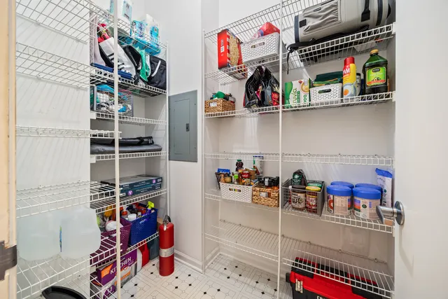 $675,000 | 2106 West Erie Street, Unit 1E, Chicago, IL 60612