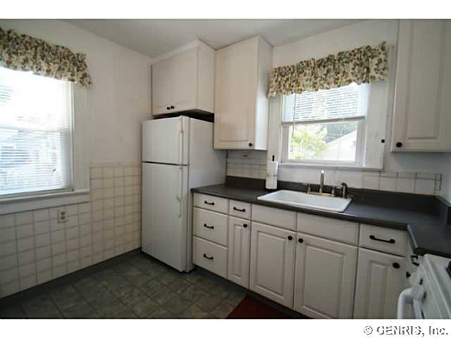 27 Winston Place Rochester, NY 14607 - Photo 6 of 13 Kitchen