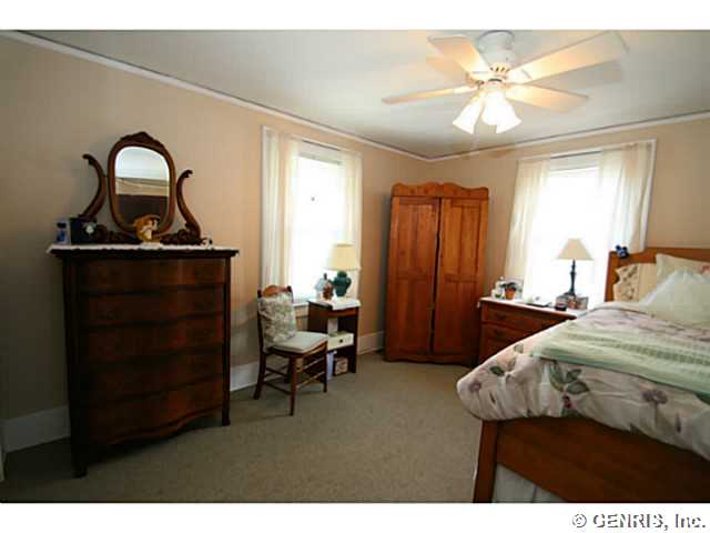 27 Winston Place Rochester, NY 14607 - Photo 9 of 13 Master Bedroom