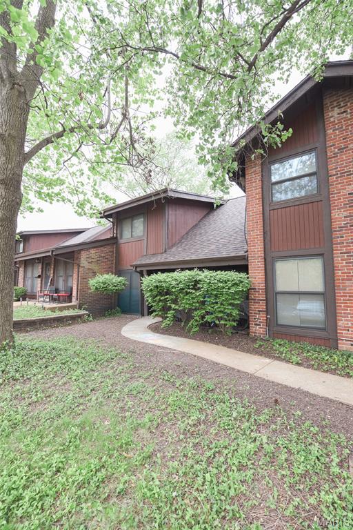 4357 Tavistock Circle St. Louis, MO 63129 - Photo 2 of 6