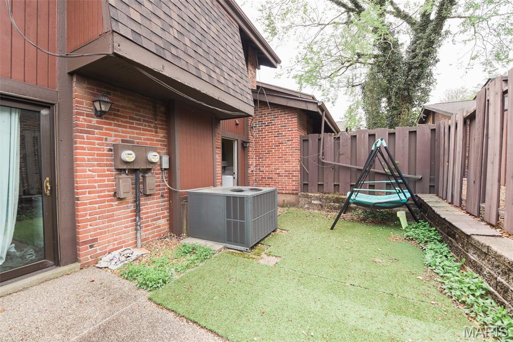 4357 Tavistock Circle St. Louis, MO 63129 - Photo 3 of 6