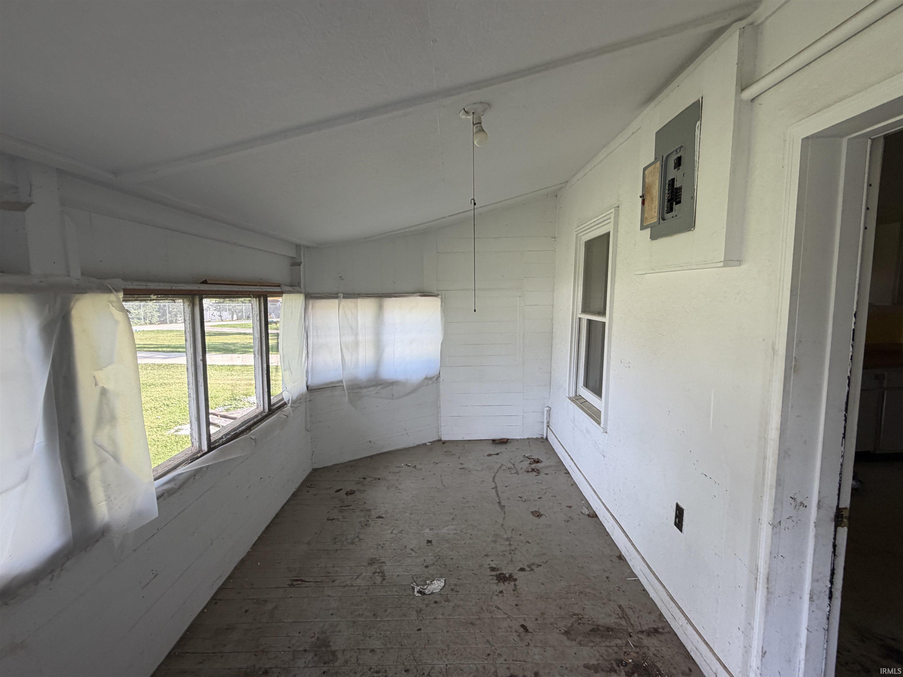 802 9th Street Bedford, IN 47421 - Photo 4 of 10 Gallery Image 4