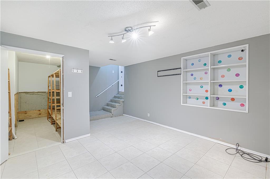 11030 Rene Street Lenexa, KS 66215 - Photo 34 of 39 Gallery Image 34