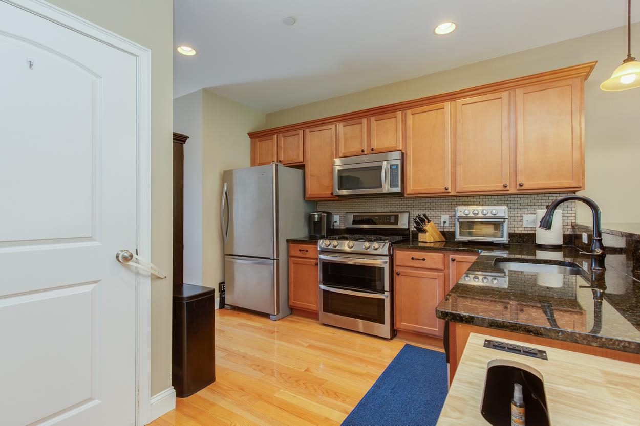 89 Woodview Way Manchester, NH 03102 - Photo 12 of 51