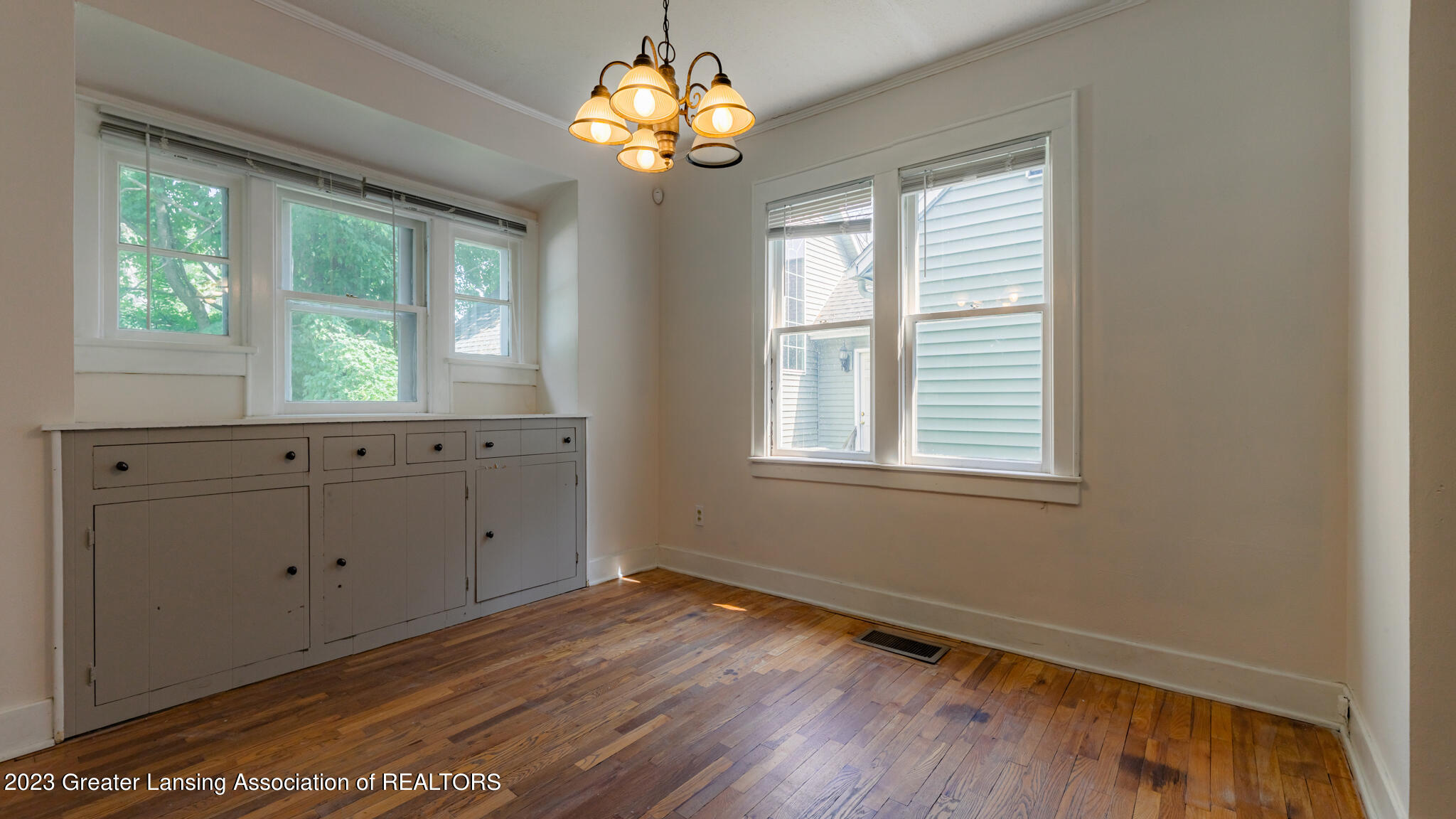 2017 Alpha Street Lansing, MI 48910 - Photo 5 of 22 2017Alpha07