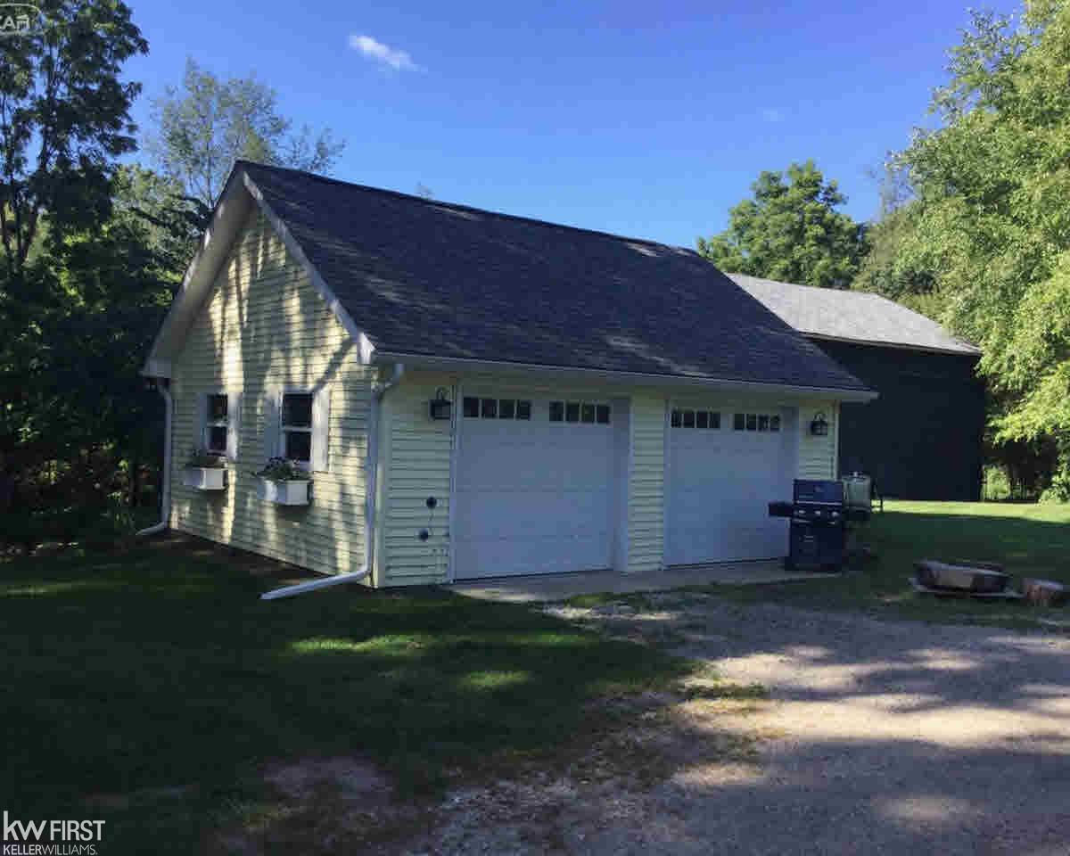 16452 Tucker Road Holly, MI 48442 - Photo 8 of 36 21352075-7.JPG