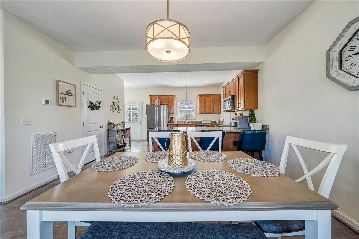 424 Cambridge Ct Road Vinton, VA 24179 - Photo 11 of 46 11-MIB08377