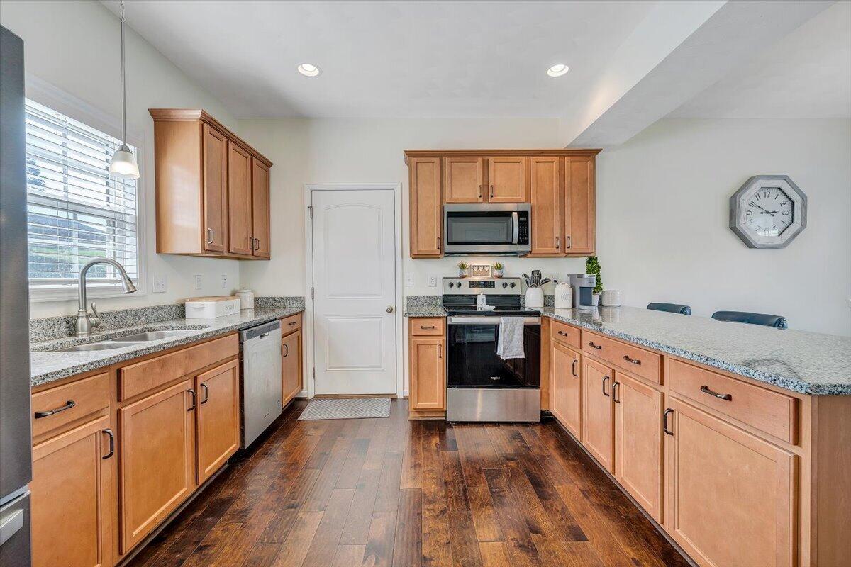 424 Cambridge Ct Road Vinton, VA 24179 - Photo 13 of 46 13-MIB08386