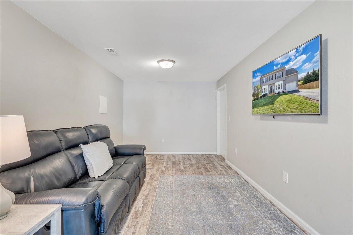 424 Cambridge Ct Road Vinton, VA 24179 - Photo 29 of 46 29-MIB08320