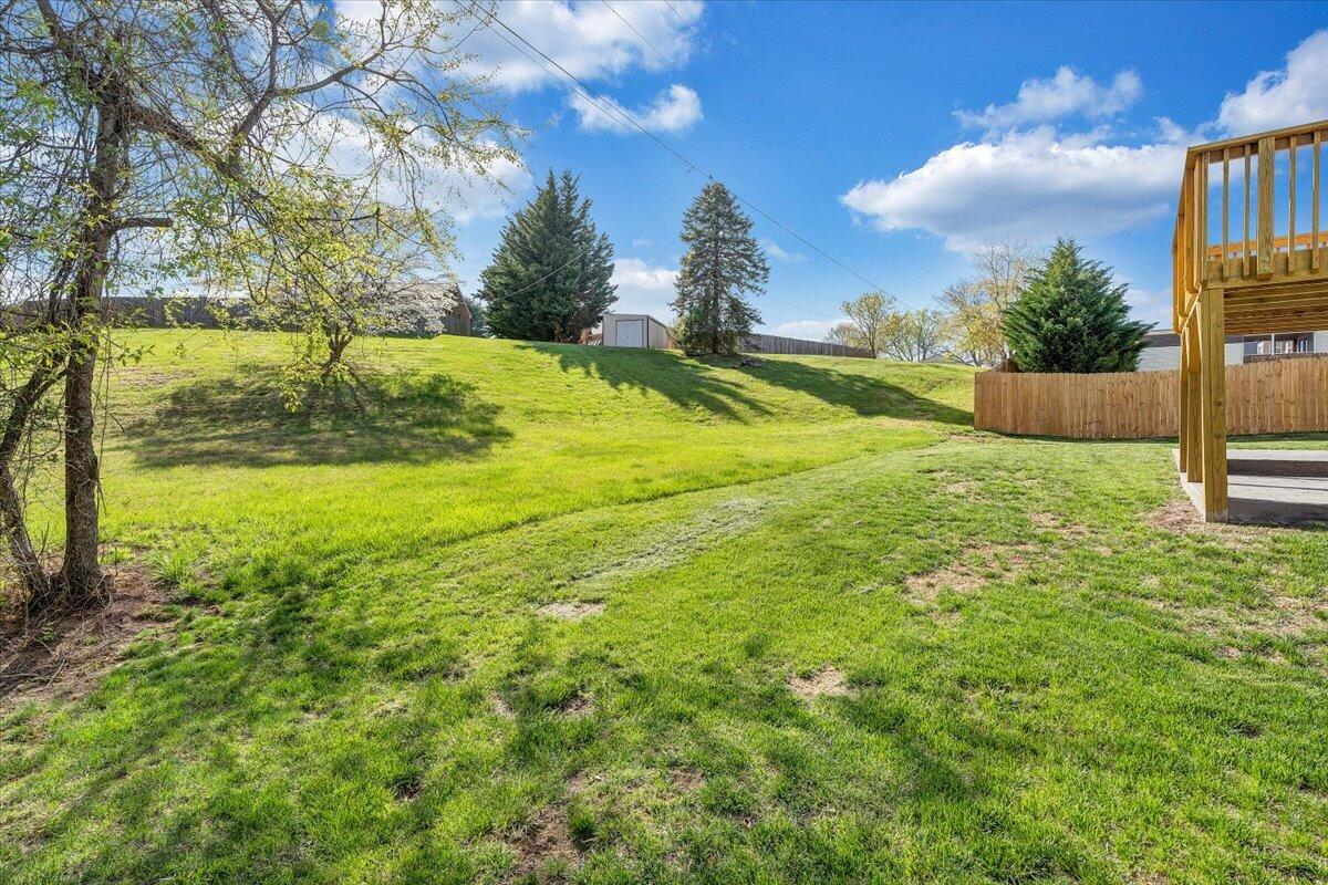 424 Cambridge Ct Road Vinton, VA 24179 - Photo 43 of 46 43-MIB08533