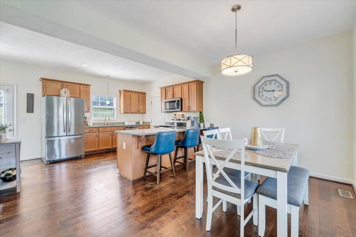 424 Cambridge Ct Road Vinton, VA 24179 - Photo 8 of 46 08-MIB08380