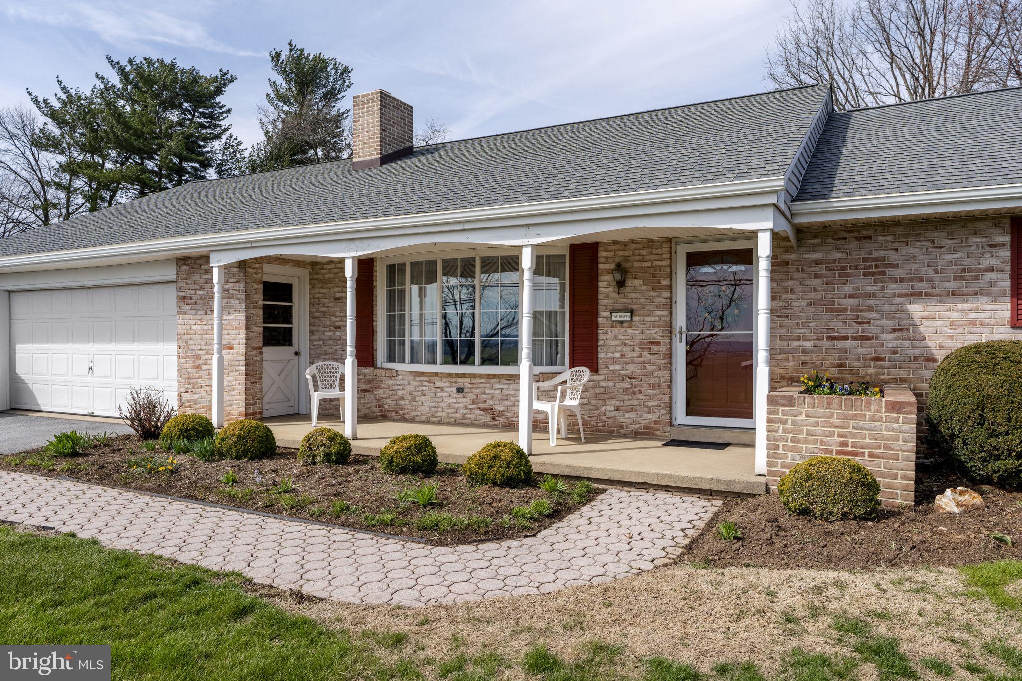 133 Summitville Road New Holland, PA 17557 - Photo 4 of 48