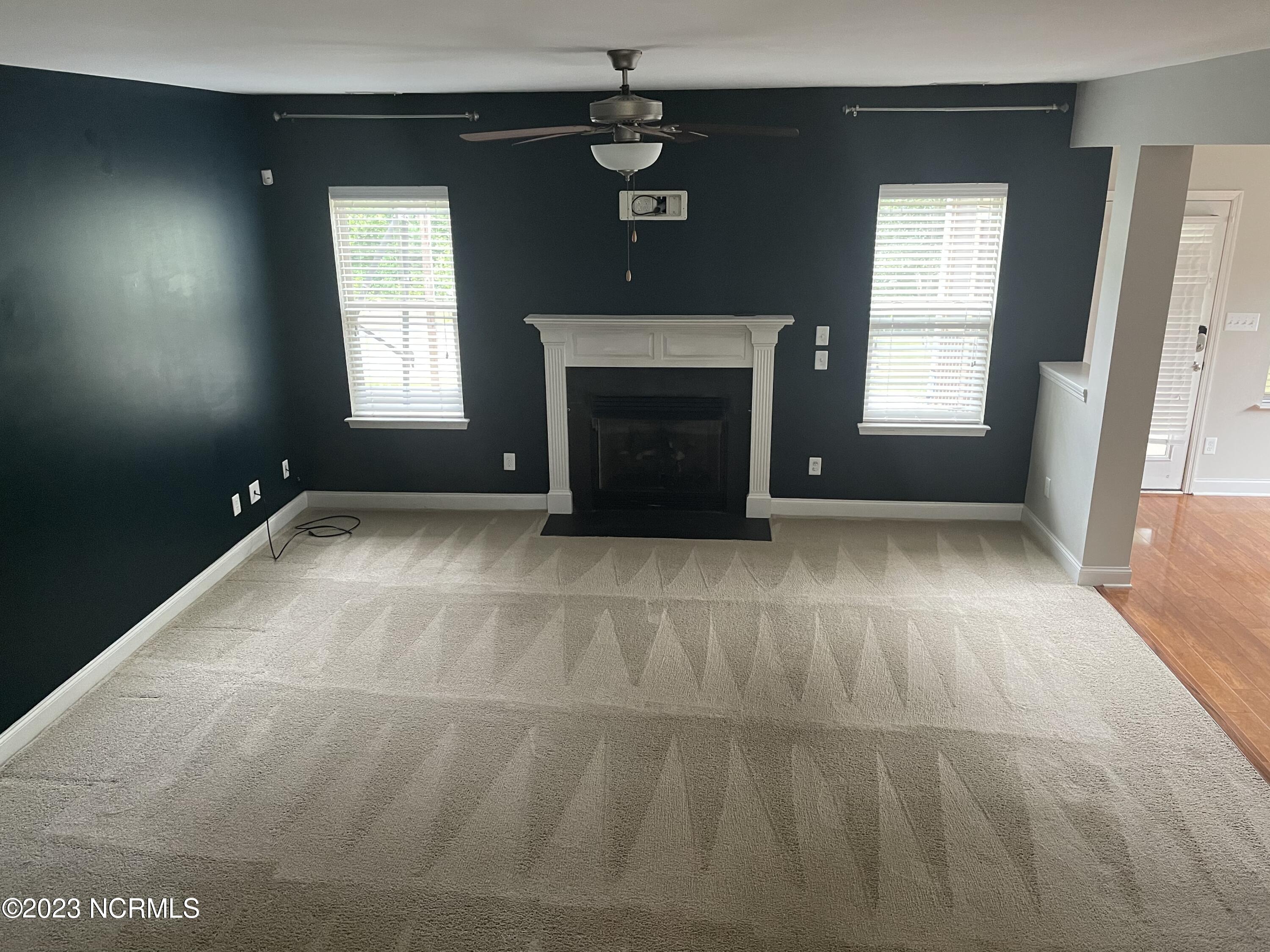 764 Sun Road Aberdeen, NC 28315 - Photo 10 of 34 Living Room