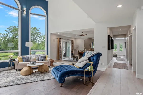 $725,000 | 20 Hickory Ridge Lane, Springfield, IL 62707