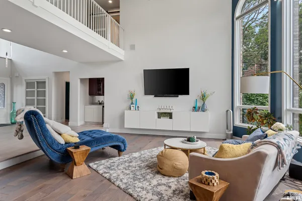 $725,000 | 20 Hickory Ridge Lane, Springfield, IL 62707