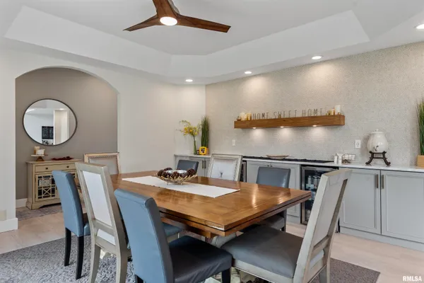 $725,000 | 20 Hickory Ridge Lane, Springfield, IL 62707