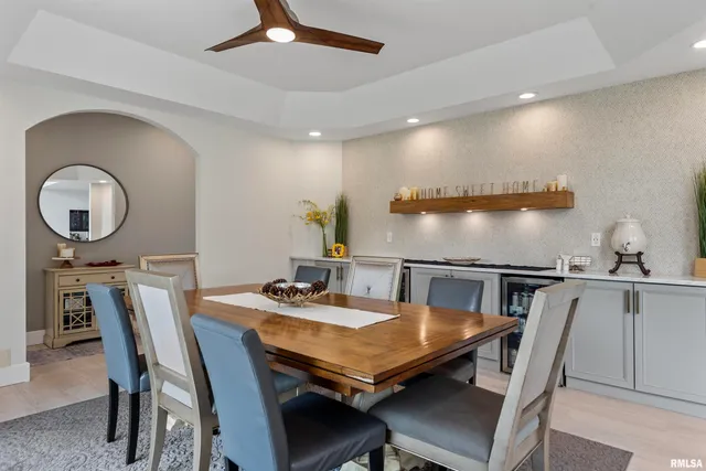 $750,000 | 20 Hickory Ridge Lane, Springfield, IL 62707