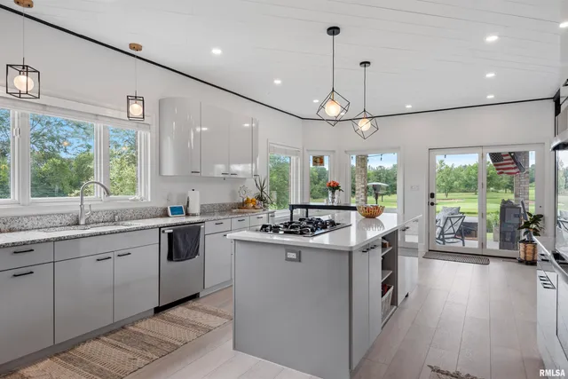 $750,000 | 20 Hickory Ridge Lane, Springfield, IL 62707