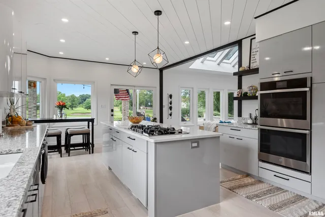 $750,000 | 20 Hickory Ridge Lane, Springfield, IL 62707