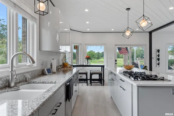 $725,000 | 20 Hickory Ridge Lane, Springfield, IL 62707