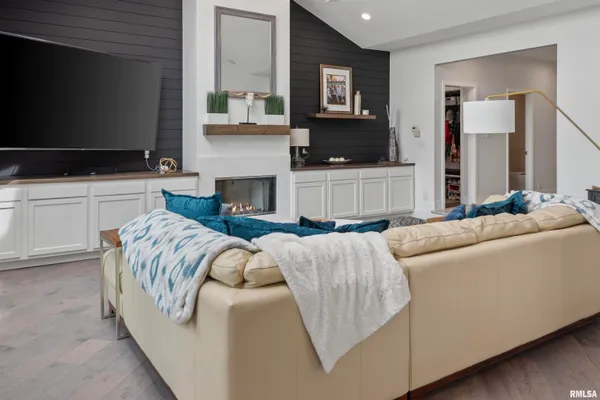 $725,000 | 20 Hickory Ridge Lane, Springfield, IL 62707