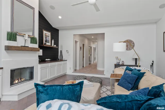 $750,000 | 20 Hickory Ridge Lane, Springfield, IL 62707