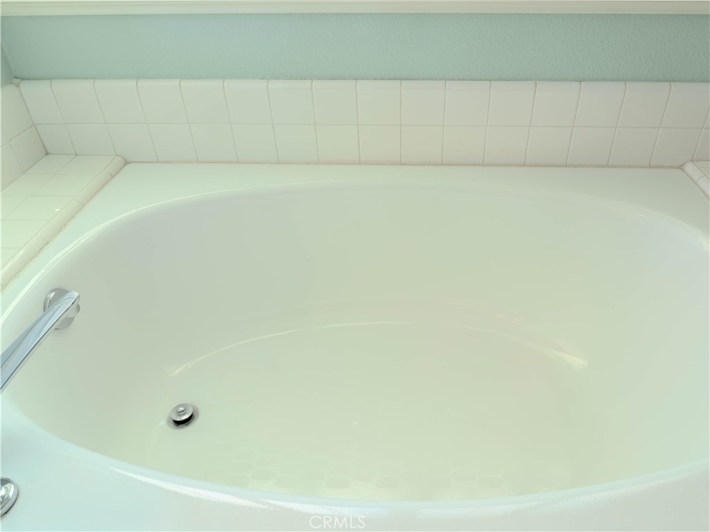 6853 Pandino Court Rancho Cucamonga, CA 91701 - Photo 26 of 44 a bathroom with a bathtub