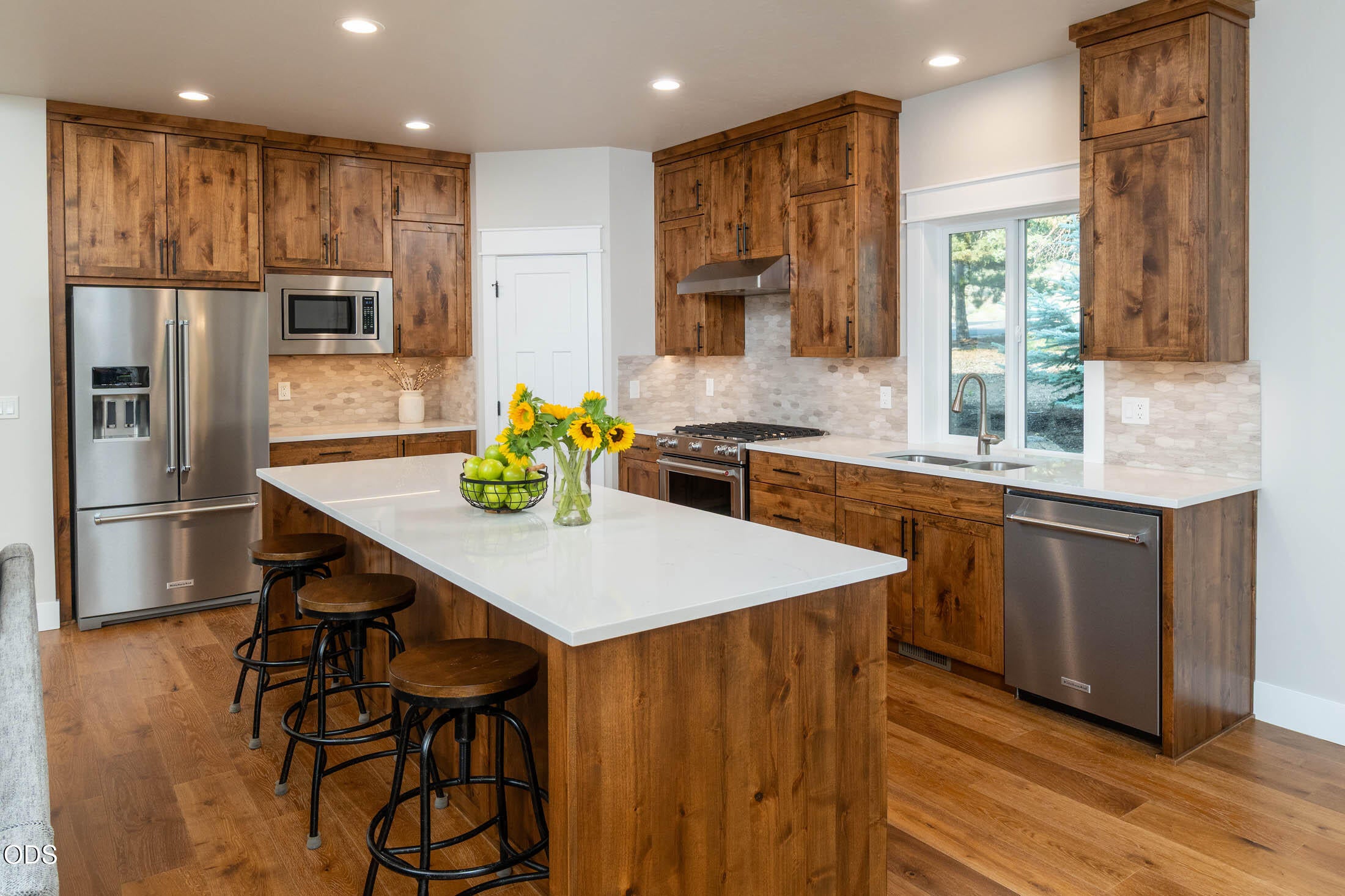 1385 Spring Ridge Court Redmond, OR 97756 - Photo 5 of 42 Gallery Image 5