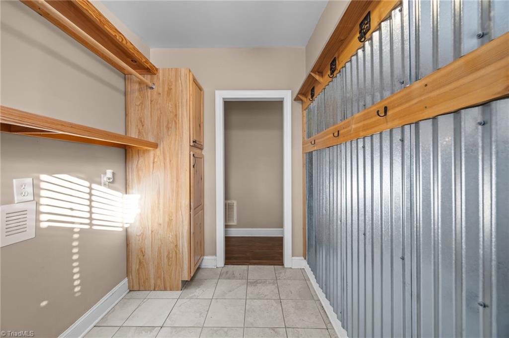 950 Waggoner Neal Road Walkertown, NC 27051 - Photo 31 of 48 Laundry Room