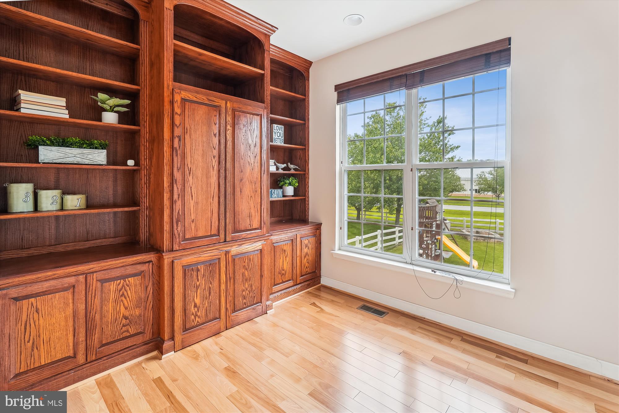 17128 Magic Mountain Drive Round Hill, VA 20141 - Photo 18 of 53 Main level Office with custom built-ins