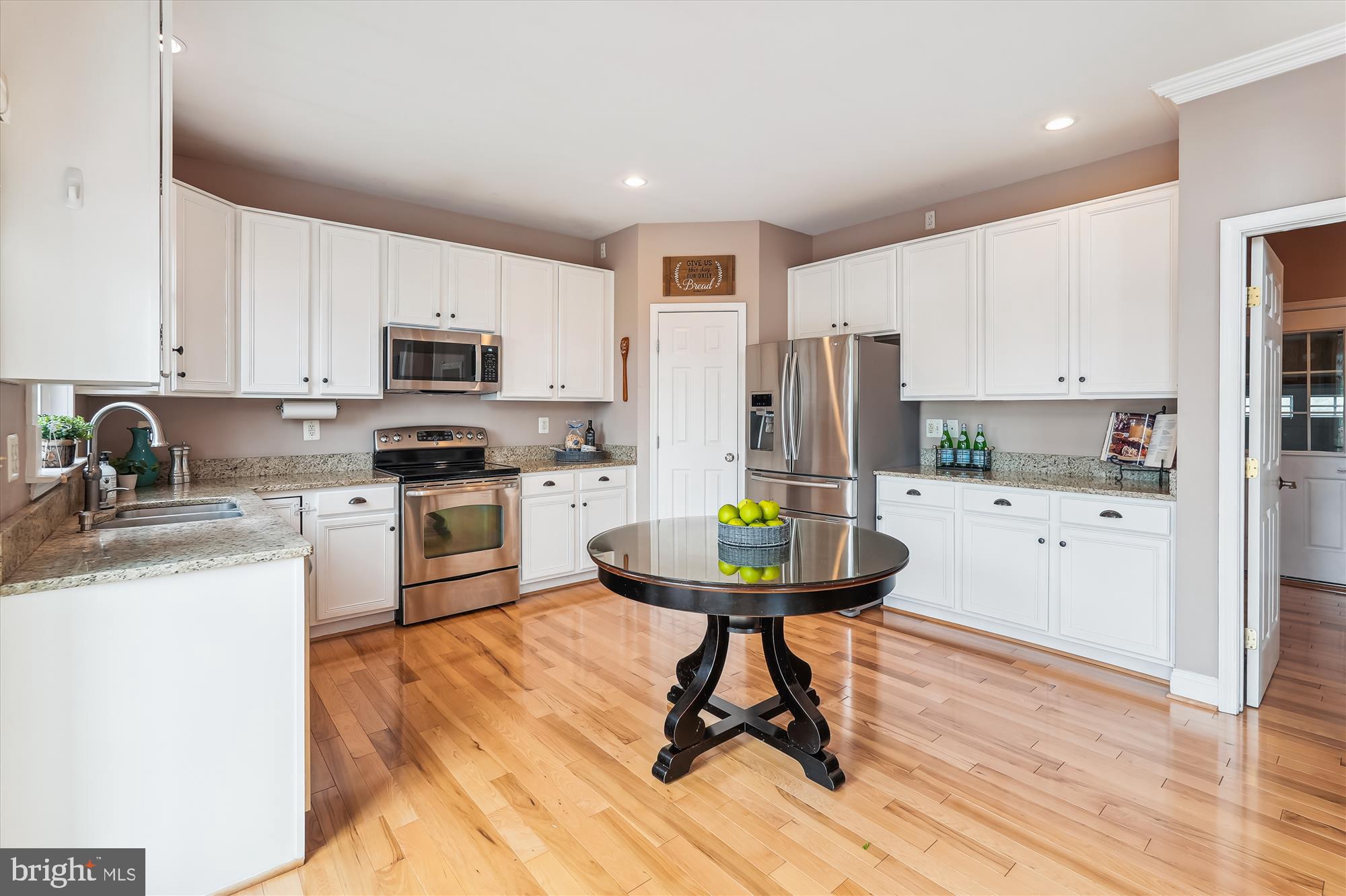17128 Magic Mountain Drive Round Hill, VA 20141 - Photo 4 of 53 Table area and large pantry