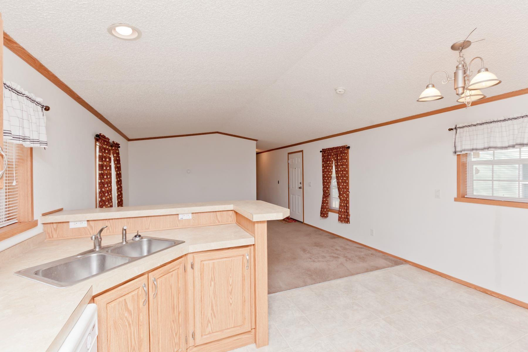 435 32 Road, Unit 232 Clifton, CO 81520 - Photo 14 of 37 a bathroom with a sink and a mirror