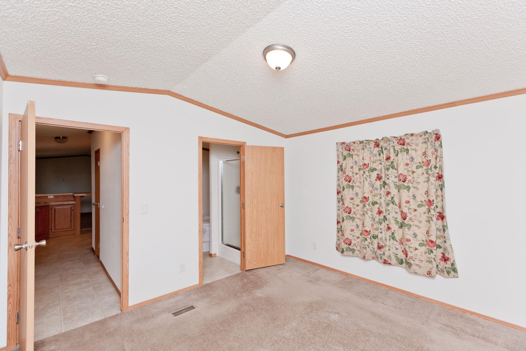 435 32 Road, Unit 232 Clifton, CO 81520 - Photo 20 of 37 a view of a hallway with closet and bathroom