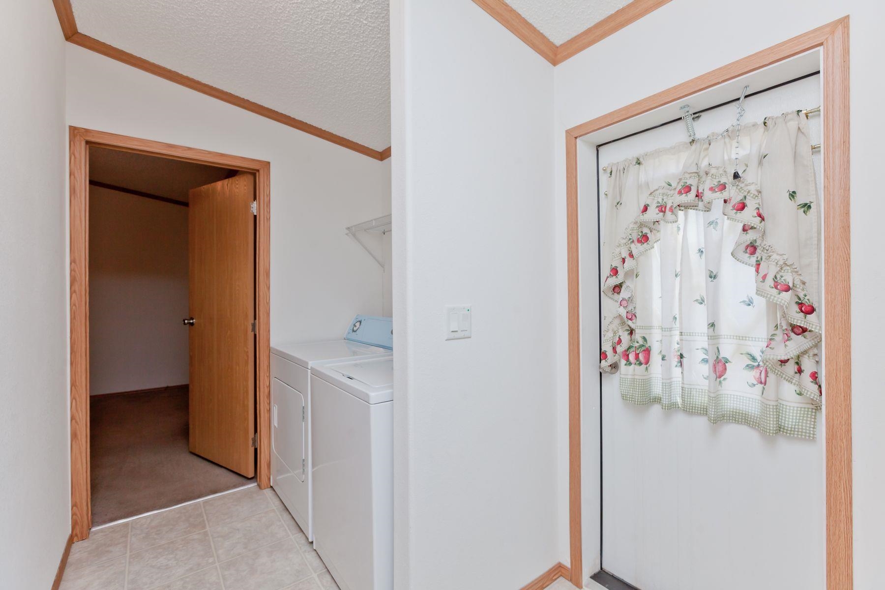 435 32 Road, Unit 232 Clifton, CO 81520 - Photo 26 of 37 a view of bathroom with a painting on the wall