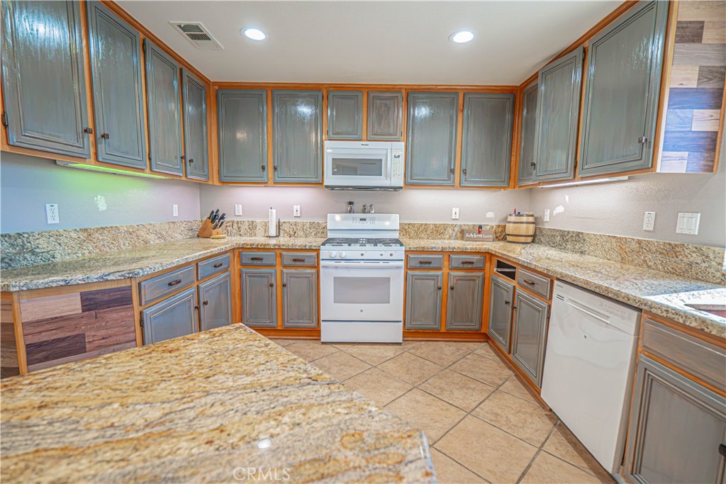 32628 Ridge Top Lane Castaic, CA 91384 - Photo 28 of 57 Gallery Image 28