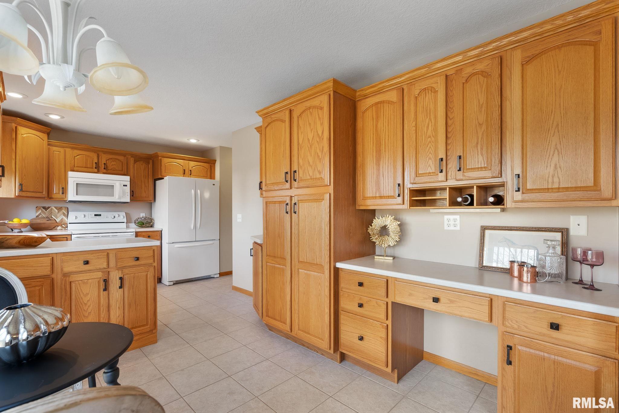 2056 Plum Tree Road Bettendorf, IA 52722 - Photo 12 of 44 Gallery Image 12