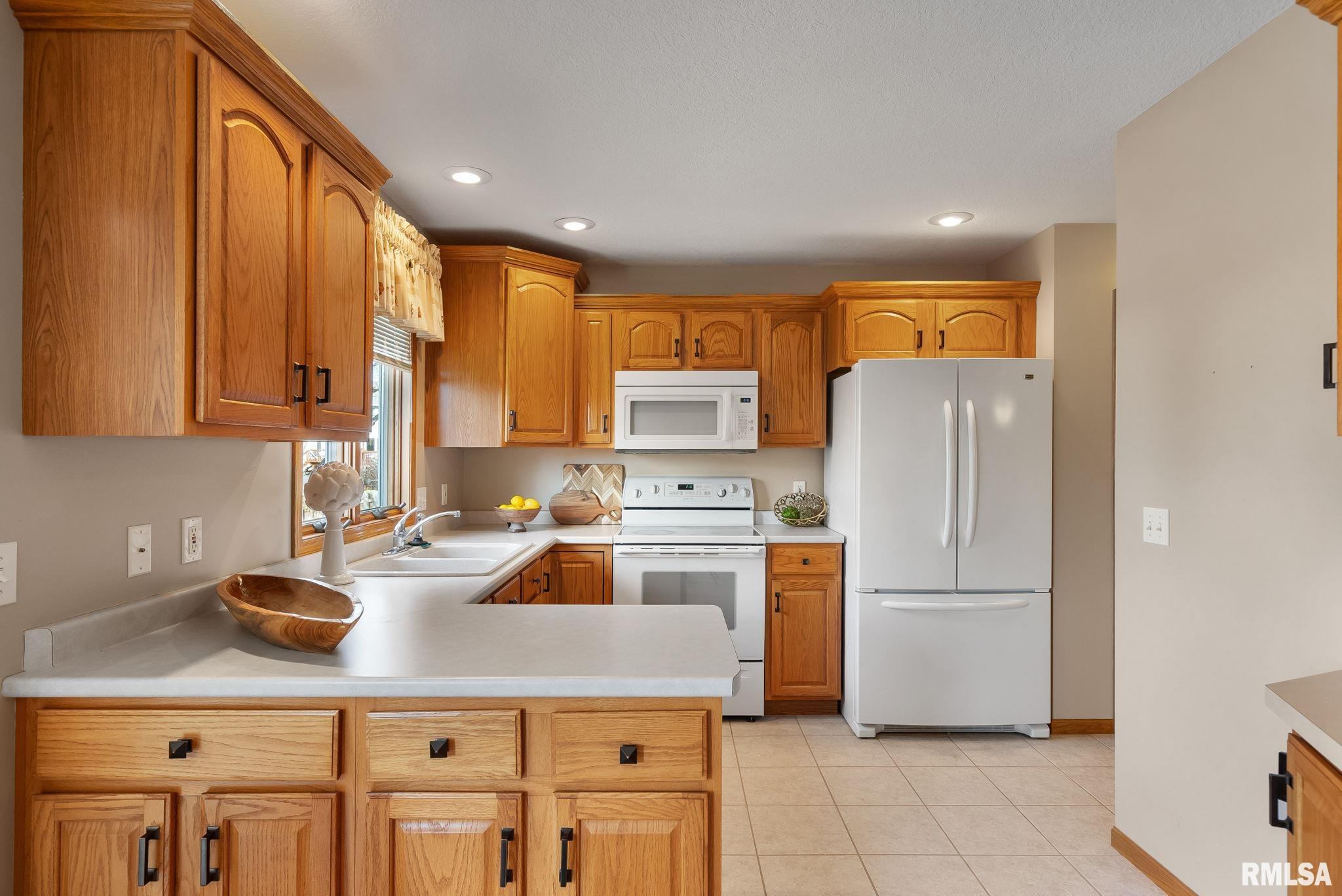 2056 Plum Tree Road Bettendorf, IA 52722 - Photo 14 of 44 Gallery Image 14