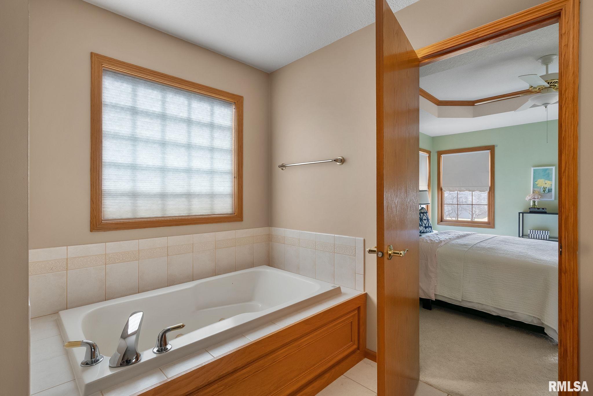2056 Plum Tree Road Bettendorf, IA 52722 - Photo 20 of 44 Gallery Image 20